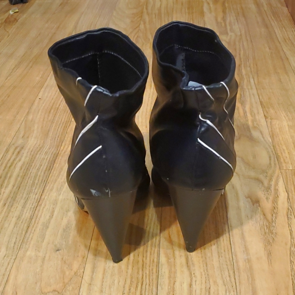 Beau+Ashe Black Booties w/stripes Size 11 - Picture 6 of 6